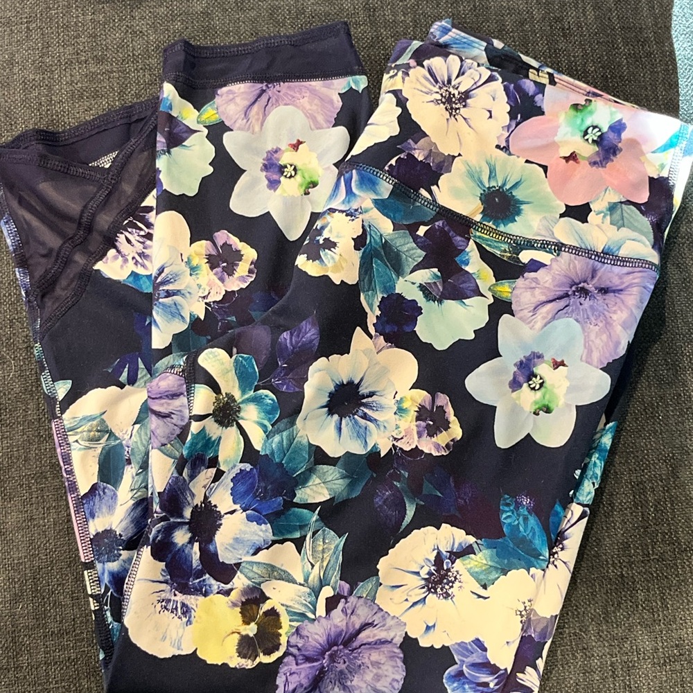 Old Navy Active Floral Leggings in Navy, Purple & Teal